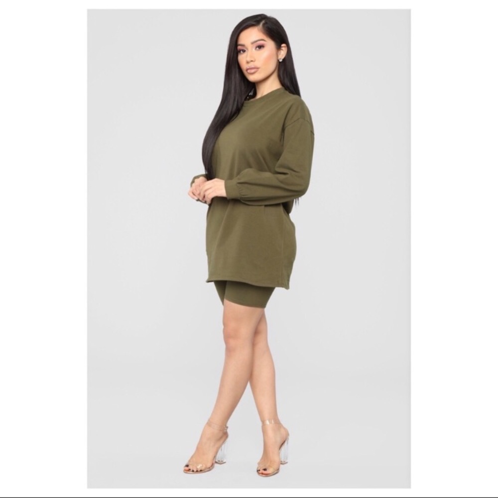 FASHION NOVA PAPARAZZI SHORT SET